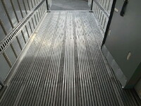 いすゞエルフ冷凍車（冷蔵車）小型（2t・3t）[写真09]