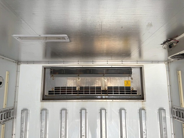 いすゞエルフ冷凍車（冷蔵車）小型（2t・3t）[写真09]