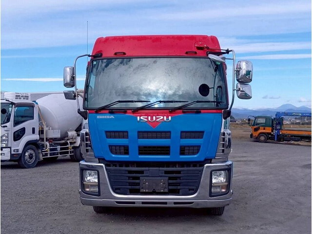 いすゞギガトレーラーヘッド（トラクターヘッド）大型（10t）[写真12]