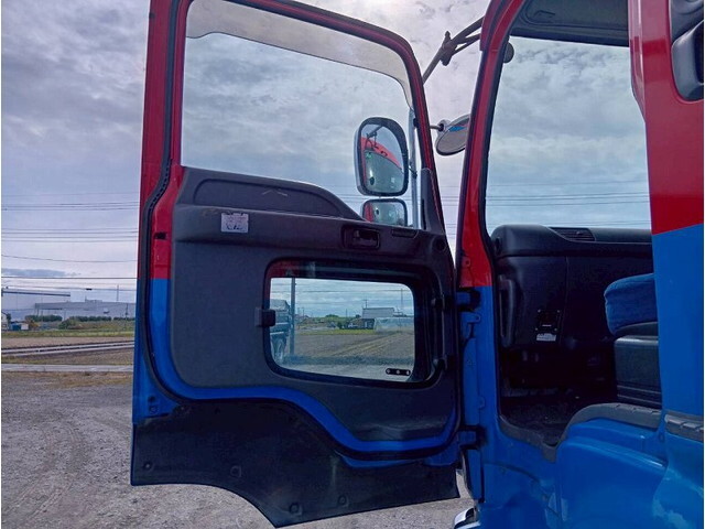 いすゞギガトレーラーヘッド（トラクターヘッド）大型（10t）[写真17]