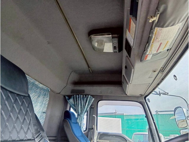 いすゞギガトレーラーヘッド（トラクターヘッド）大型（10t）[写真28]