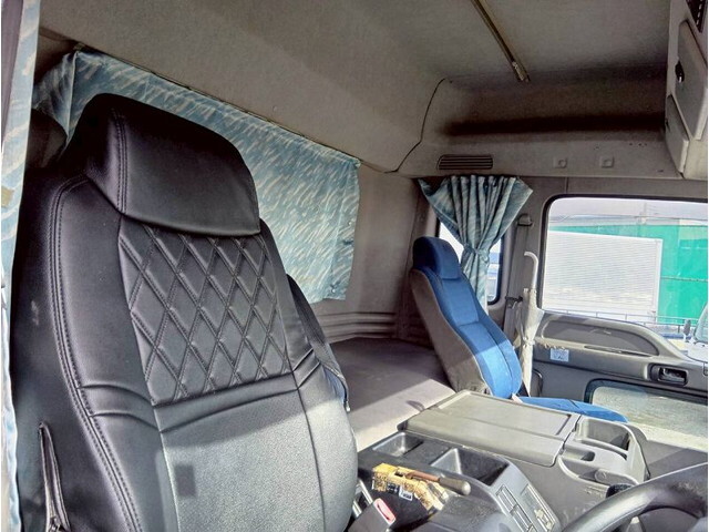 いすゞギガトレーラーヘッド（トラクターヘッド）大型（10t）[写真29]