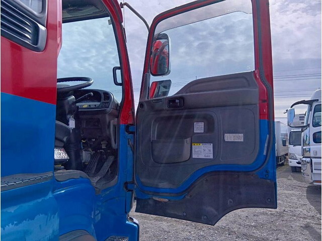 いすゞギガトレーラーヘッド（トラクターヘッド）大型（10t）[写真31]