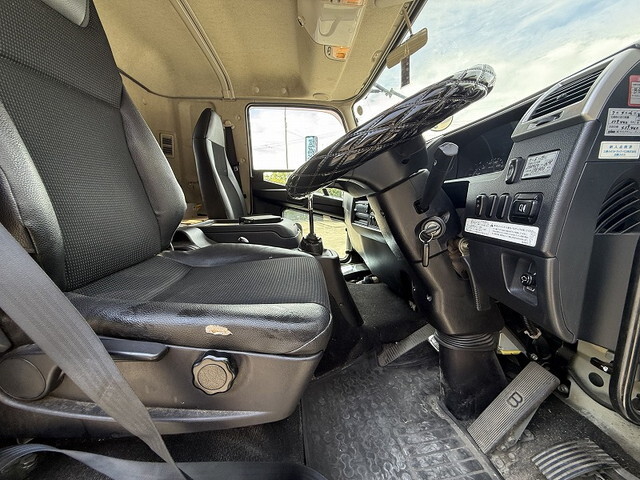 三菱ふそうファイター平ボディ増トン（6t・8t）[写真31]