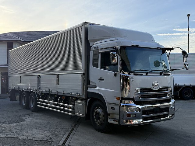UDトラックスその他の車種アルミウイング大型（10t）[写真03]