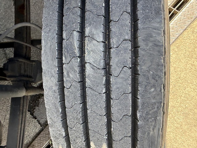 三菱ふそうファイター平ボディ中型（4t）[写真12]