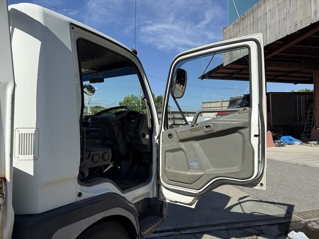 三菱ふそうファイター平ボディ中型（4t）[写真29]