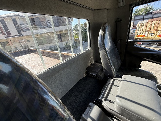 三菱ふそうファイター平ボディ中型（4t）[写真37]