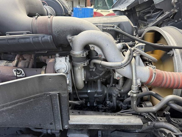 UDトラックスクオントレーラーヘッド（トラクターヘッド）大型（10t）[写真11]