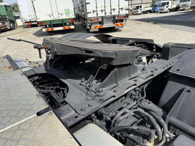 UDトラックスクオントレーラーヘッド（トラクターヘッド）大型（10t）[写真13]