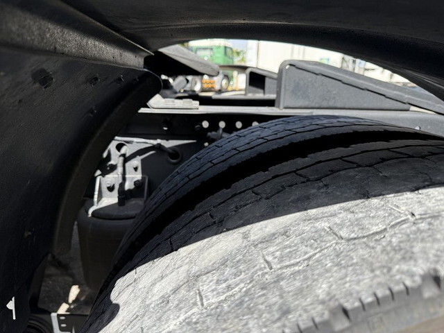 UDトラックスクオントレーラーヘッド（トラクターヘッド）大型（10t）[写真14]