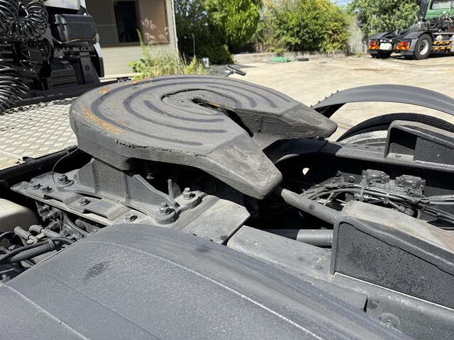 UDトラックスクオントレーラーヘッド（トラクターヘッド）大型（10t）[写真17]