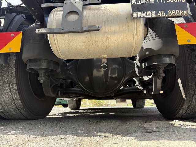 UDトラックスクオントレーラーヘッド（トラクターヘッド）大型（10t）[写真18]