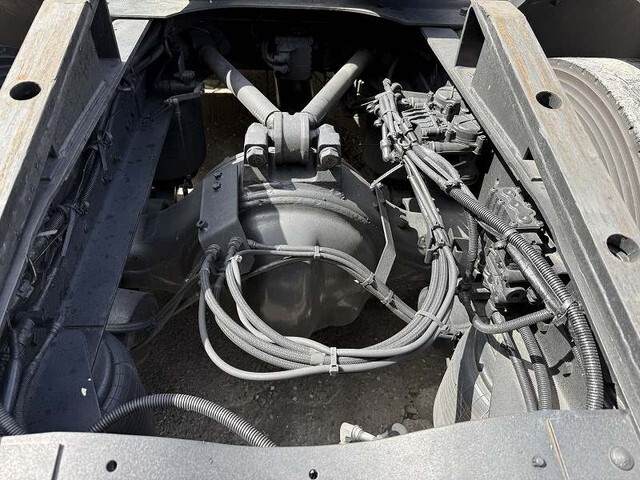 UDトラックスクオントレーラーヘッド（トラクターヘッド）大型（10t）[写真19]