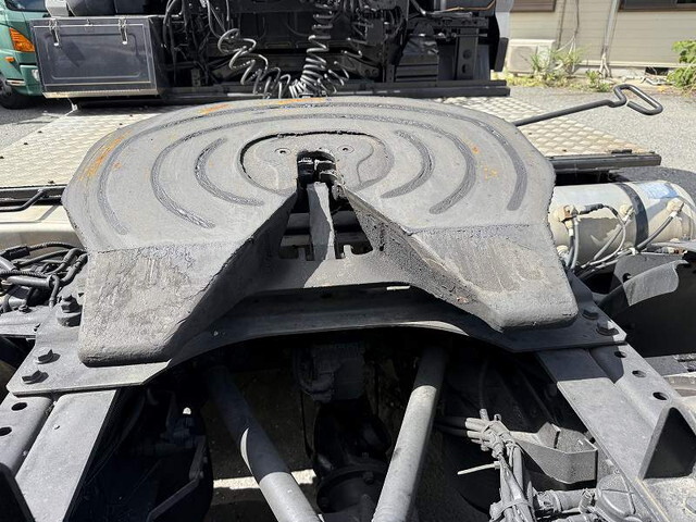 UDトラックスクオントレーラーヘッド（トラクターヘッド）大型（10t）[写真20]