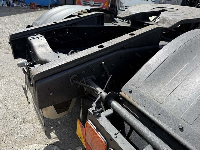 UDトラックスクオントレーラーヘッド（トラクターヘッド）大型（10t）[写真21]