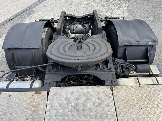 UDトラックスクオントレーラーヘッド（トラクターヘッド）大型（10t）[写真23]