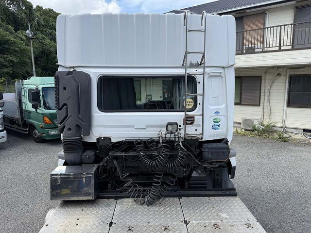 UDトラックスクオントレーラーヘッド（トラクターヘッド）大型（10t）[写真27]