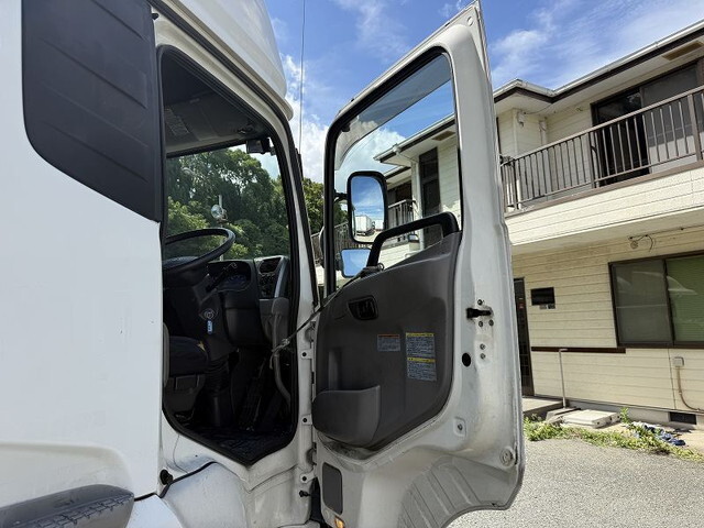 UDトラックスクオントレーラーヘッド（トラクターヘッド）大型（10t）[写真29]