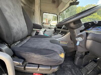 UDトラックスクオントレーラーヘッド（トラクターヘッド）大型（10t）[写真31]