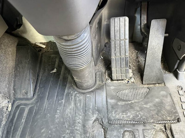 UDトラックスクオントレーラーヘッド（トラクターヘッド）大型（10t）[写真31]