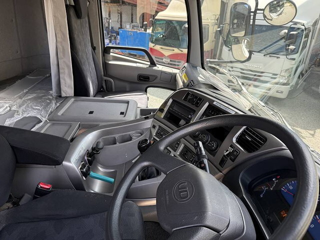 UDトラックスクオントレーラーヘッド（トラクターヘッド）大型（10t）[写真32]