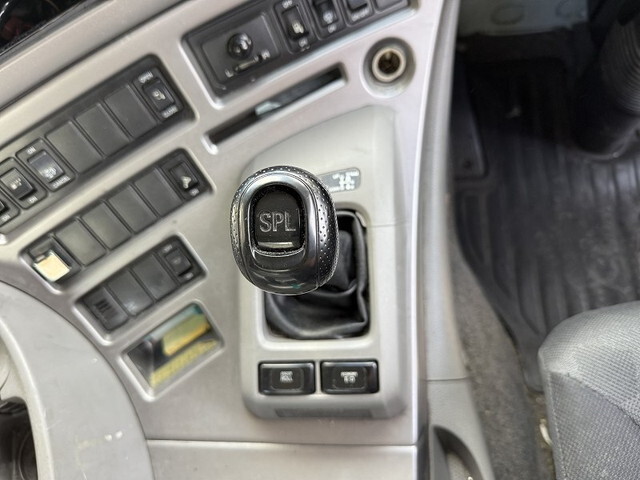 UDトラックスクオントレーラーヘッド（トラクターヘッド）大型（10t）[写真34]