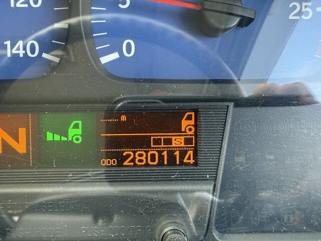 UDトラックスクオントレーラーヘッド（トラクターヘッド）大型（10t）[写真36]