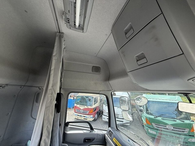 UDトラックスクオントレーラーヘッド（トラクターヘッド）大型（10t）[写真39]