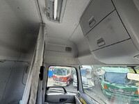 UDトラックスクオントレーラーヘッド（トラクターヘッド）大型（10t）[写真40]