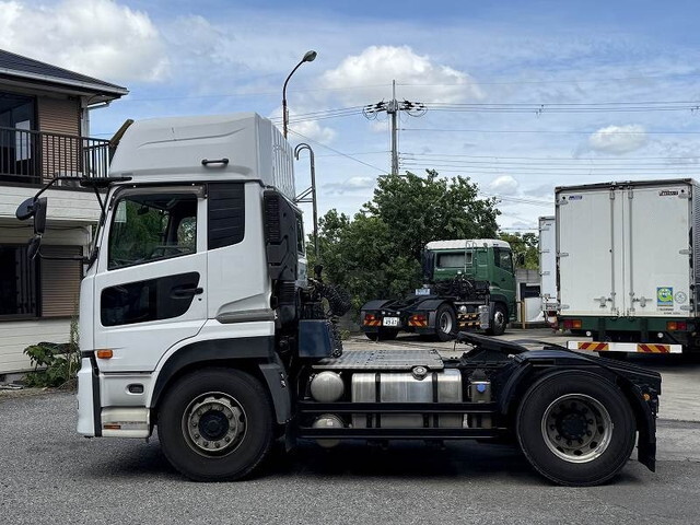 UDトラックスクオントレーラーヘッド（トラクターヘッド）大型（10t）[写真04]