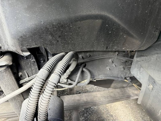 UDトラックスクオントレーラーヘッド（トラクターヘッド）大型（10t）[写真09]