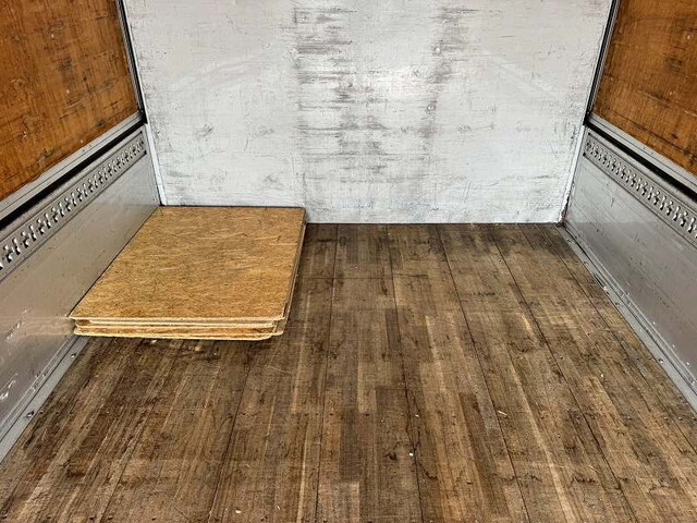 UDトラックスコンドルアルミウイング小型（2t・3t）[写真08]