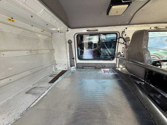 日野デュトロパネルバン小型（2t・3t）[写真35]