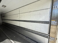 日野プロフィア冷蔵冷凍ウイング大型（10t）[写真13]