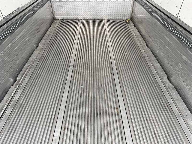 日野プロフィア冷蔵冷凍ウイング大型（10t）[写真14]