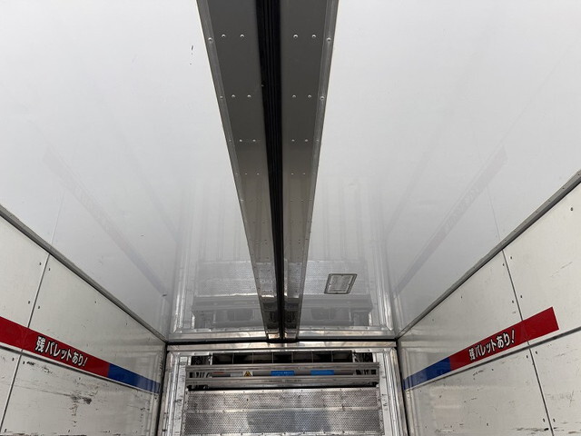 日野プロフィア冷蔵冷凍ウイング大型（10t）[写真15]