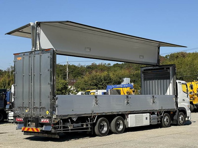 日野プロフィア冷蔵冷凍ウイング大型（10t）[写真02]