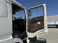 日野プロフィア冷蔵冷凍ウイング大型（10t）[写真32]