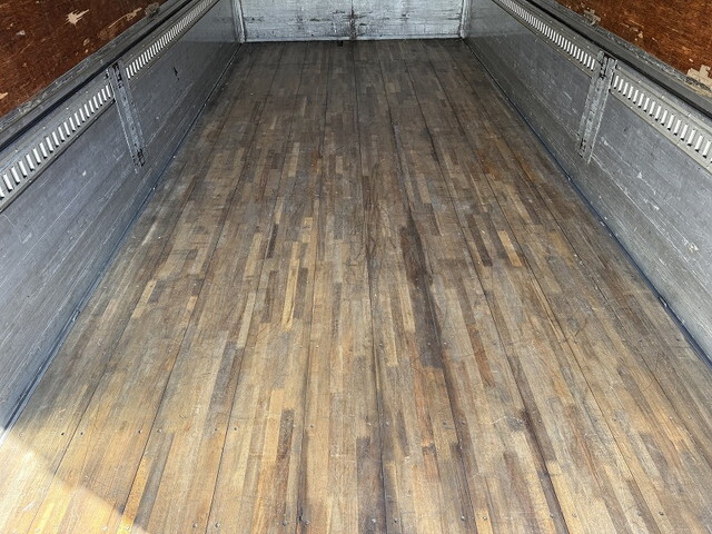 いすゞフォワードアルミウイング中型（4t）[写真10]