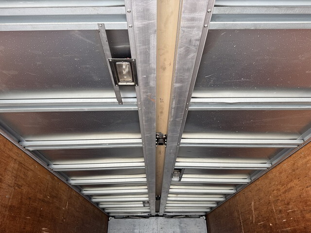 いすゞフォワードアルミウイング中型（4t）[写真11]