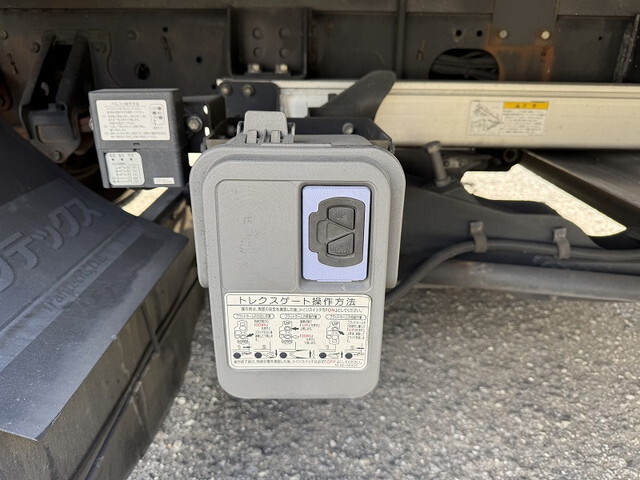 いすゞフォワードアルミウイング中型（4t）[写真28]