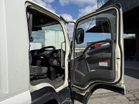 いすゞフォワードアルミウイング中型（4t）[写真32]