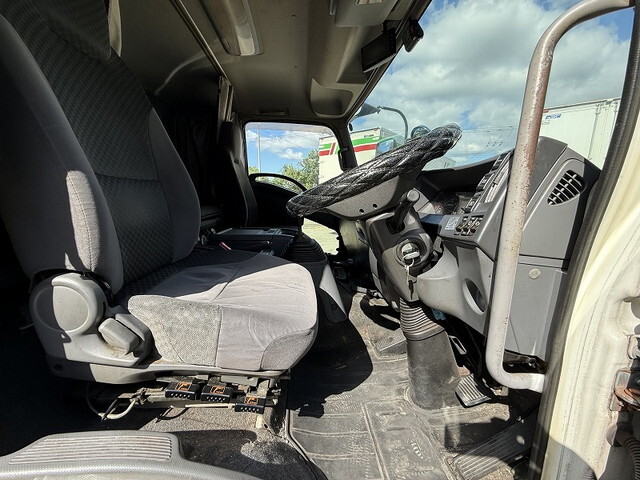 いすゞフォワードアルミウイング中型（4t）[写真32]