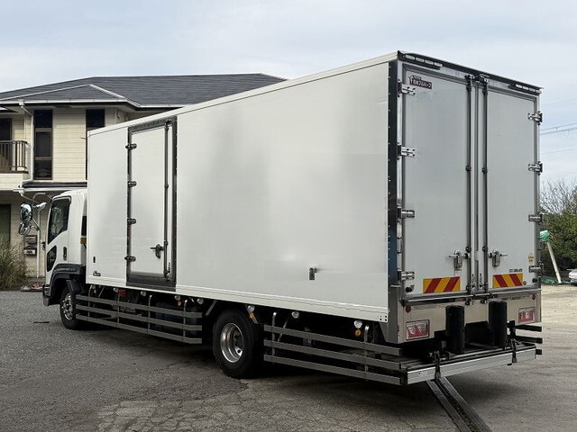 いすゞフォワード冷凍車（冷蔵車）増トン（6t・8t）[写真02]