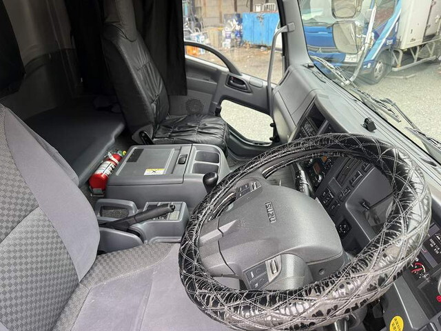 いすゞフォワード冷凍車（冷蔵車）増トン（6t・8t）[写真36]