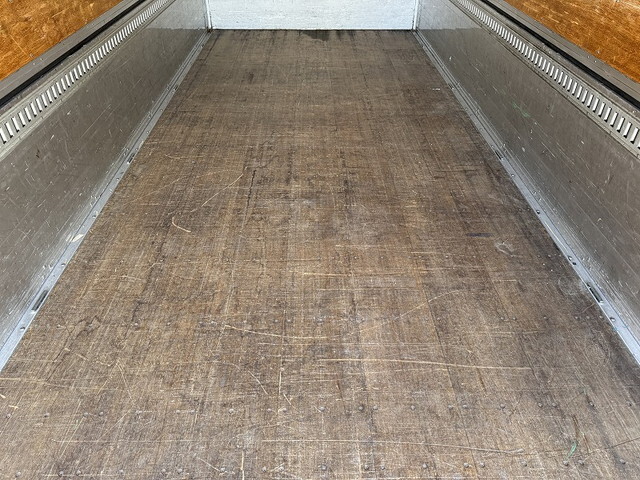 いすゞフォワードアルミウイング中型（4t）[写真10]