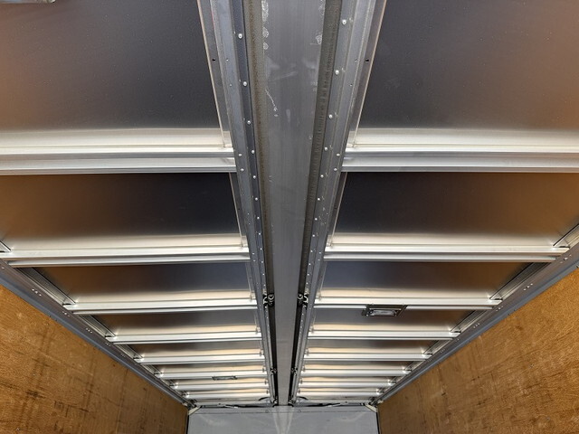 いすゞフォワードアルミウイング中型（4t）[写真11]