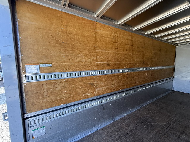 いすゞフォワードアルミウイング中型（4t）[写真13]