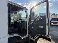 いすゞフォワードアルミウイング中型（4t）[写真30]